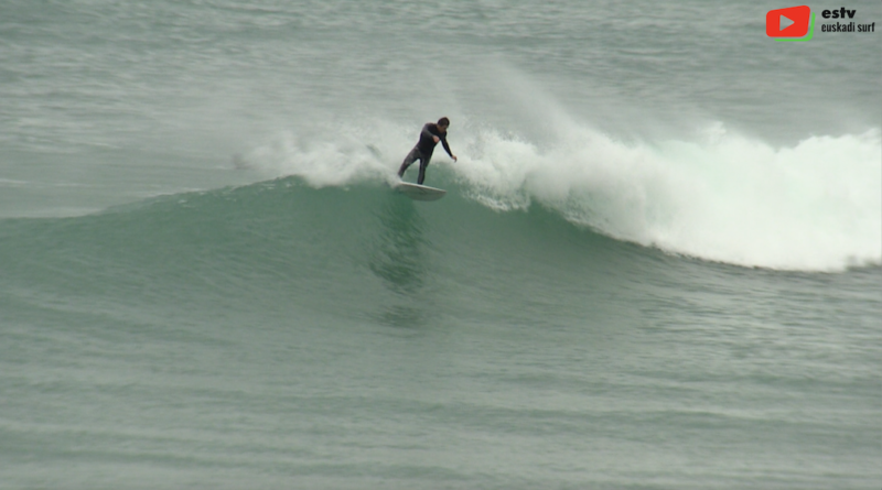 Getaria | Surfistas en la playa | Euskadi Surf TV