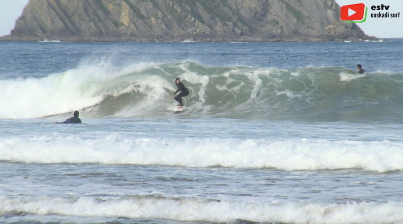 Laga | Surfistas en la playa | Euskadi Surf TV